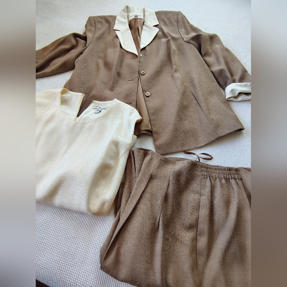 Amanda Smith Tan and Cream Women's s Suit Ensemble Size 18 W.